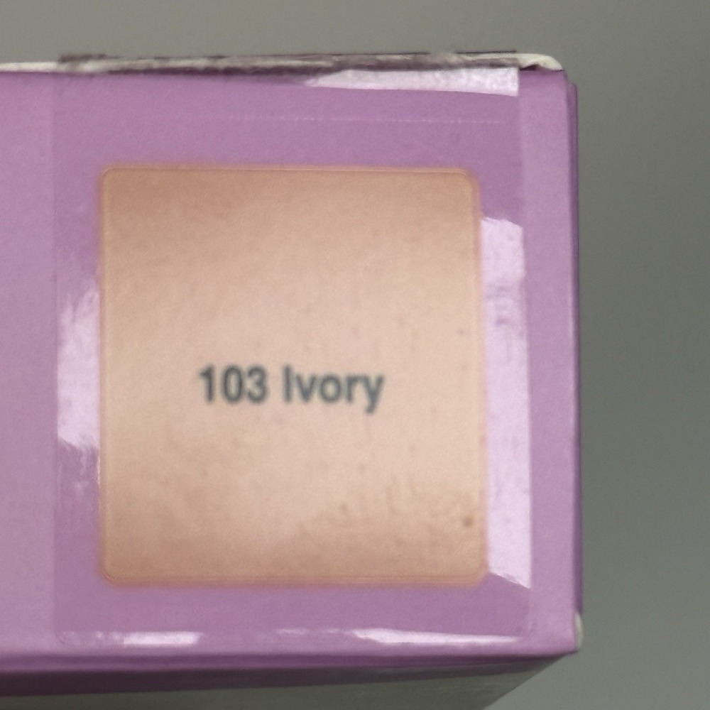 Amway Artistry Ever Perfect Longwearing Foundation 103 Ivory Makeup - Picture 3 of 4